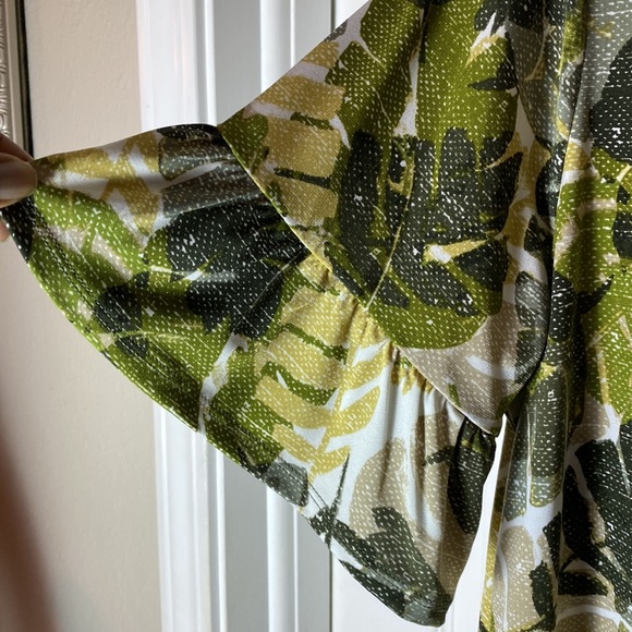 Ruby Rd Green Flush Floral Top Blouse Scoop Neck embellished Flutter Sleeves M - Picture 4 of 5